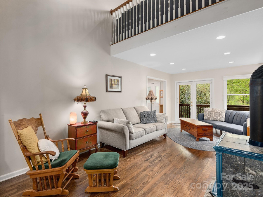 221 Holland Dr Black Mountain, NC 28711