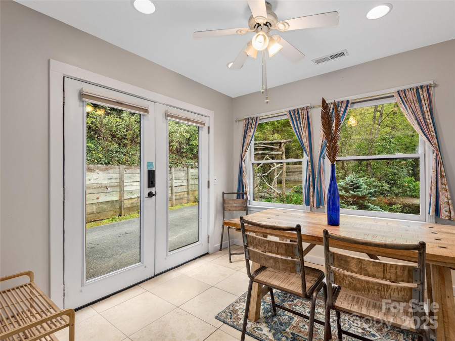 221 Holland Dr Black Mountain, NC 28711