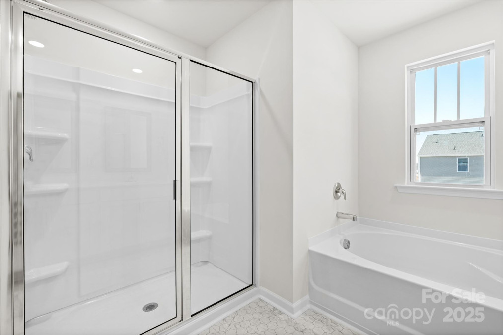 12 Woodvale Dr Waynesville, NC 28786