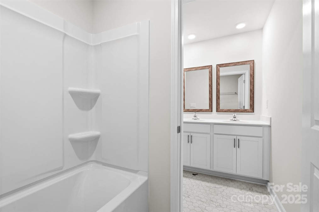12 Woodvale Dr Waynesville, NC 28786