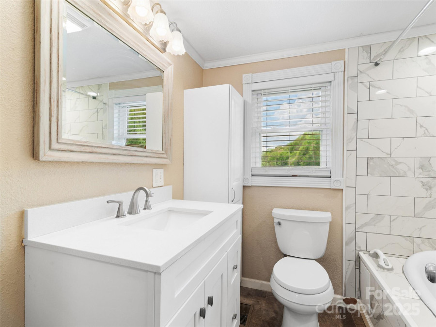 819 Mauney Cove Rd Waynesville, NC 28786