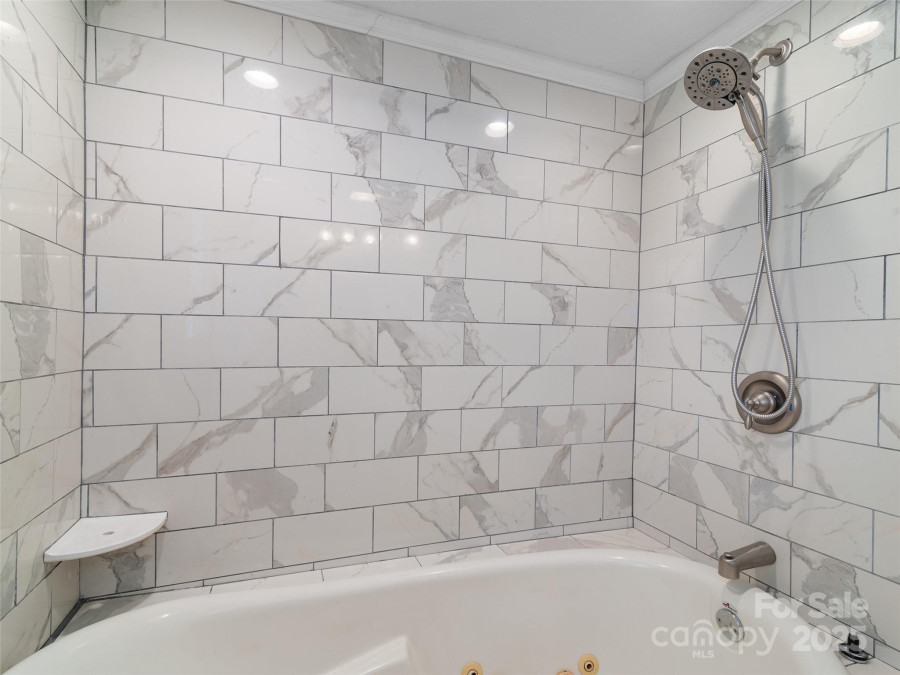819 Mauney Cove Rd Waynesville, NC 28786