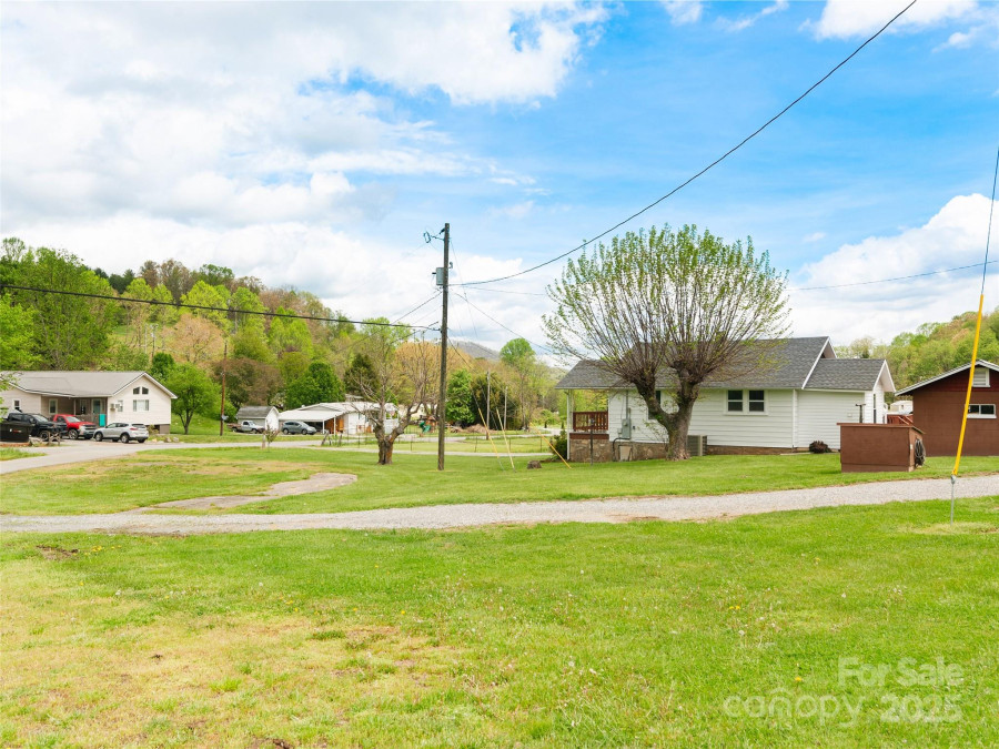 819 Mauney Cove Rd Waynesville, NC 28786