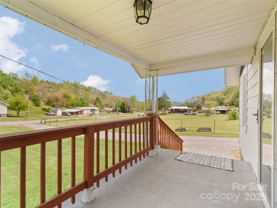 819 Mauney Cove Rd Waynesville, NC 28786