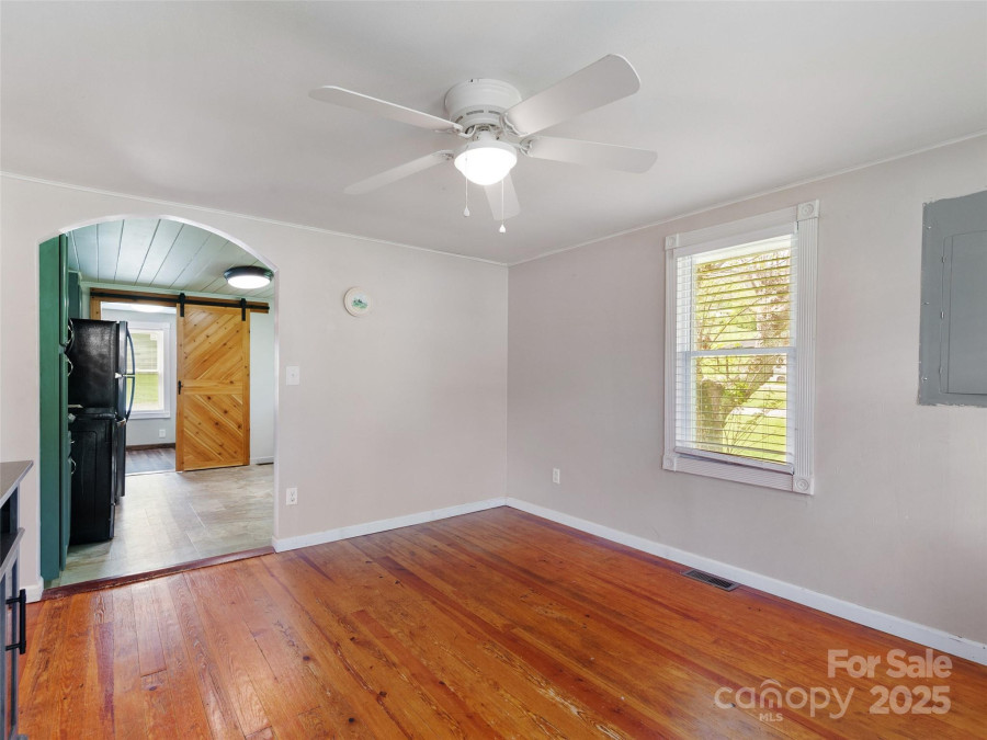 819 Mauney Cove Rd Waynesville, NC 28786