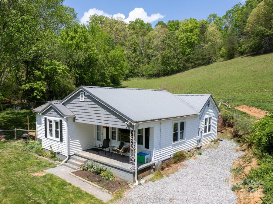 19 Mclean Rd Weaverville, NC 28787