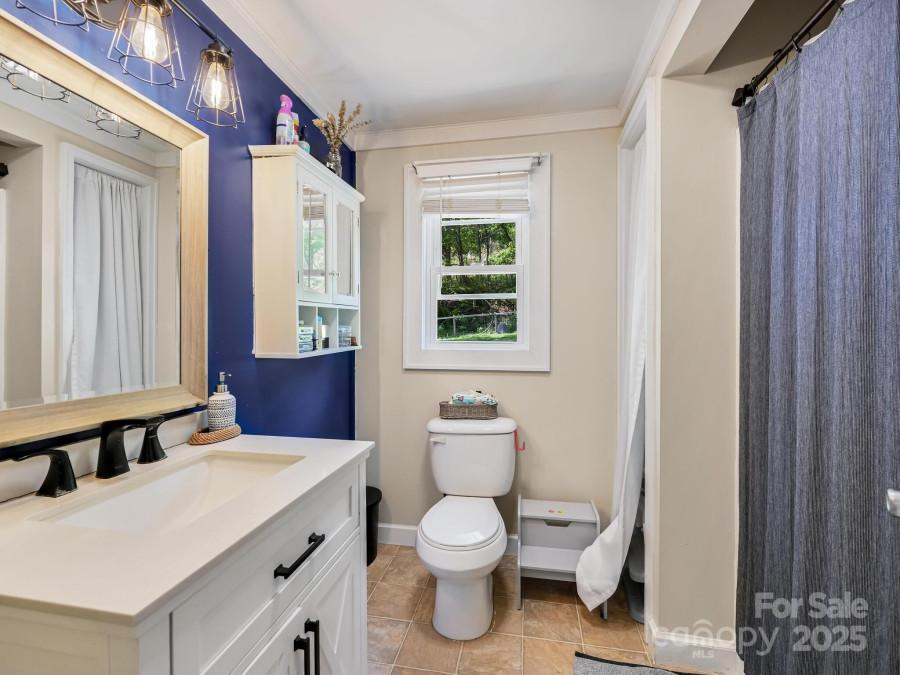19 Mclean Rd Weaverville, NC 28787