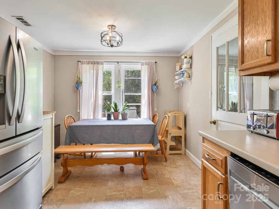 19 Mclean Rd Weaverville, NC 28787