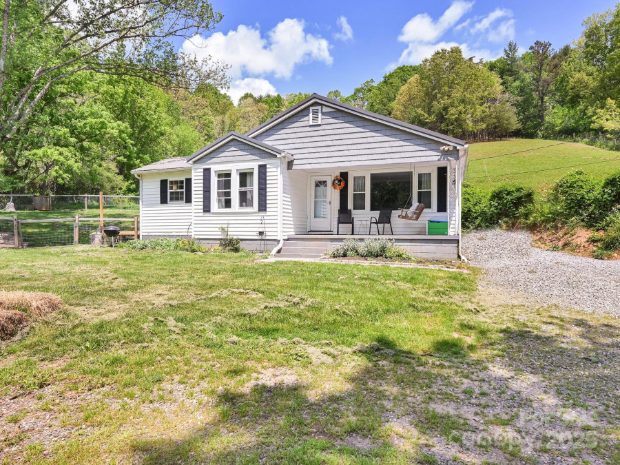 19 Mclean Rd Weaverville, NC 28787