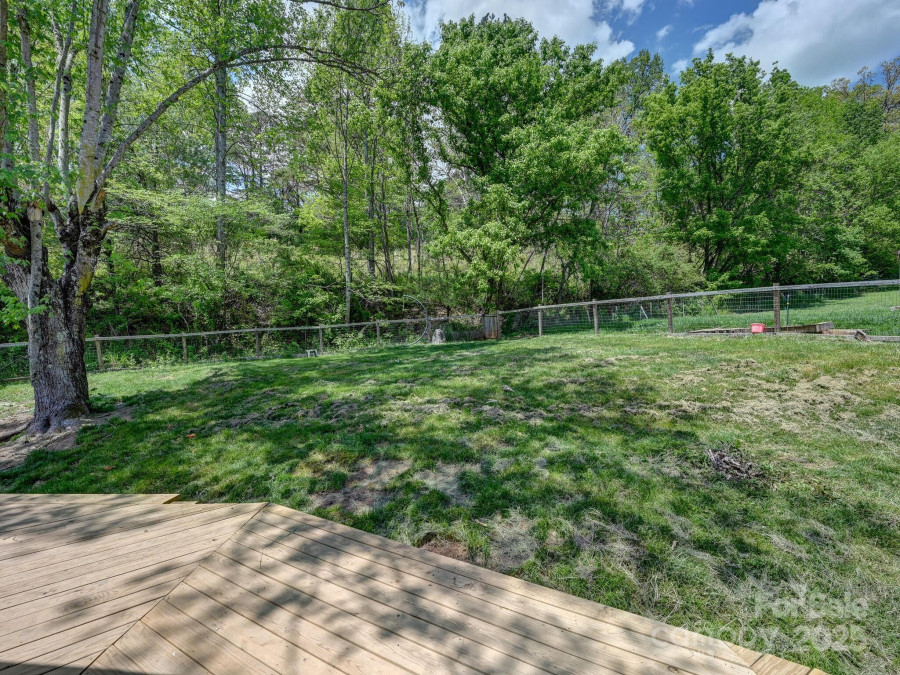 19 Mclean Rd Weaverville, NC 28787