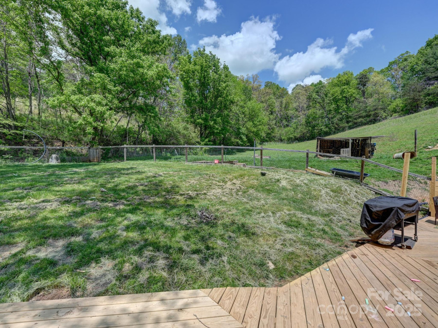 19 Mclean Rd Weaverville, NC 28787