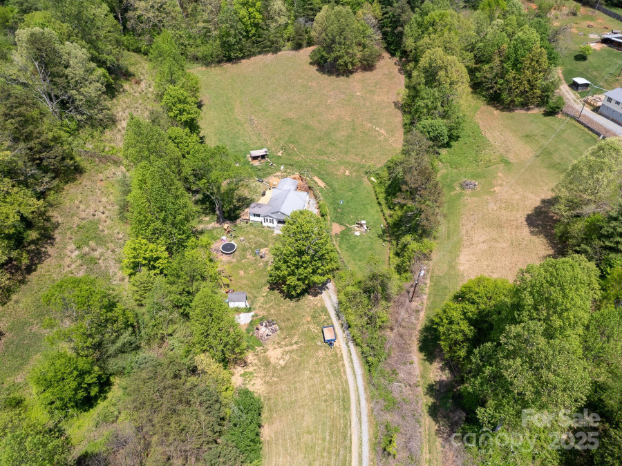 19 Mclean Rd Weaverville, NC 28787