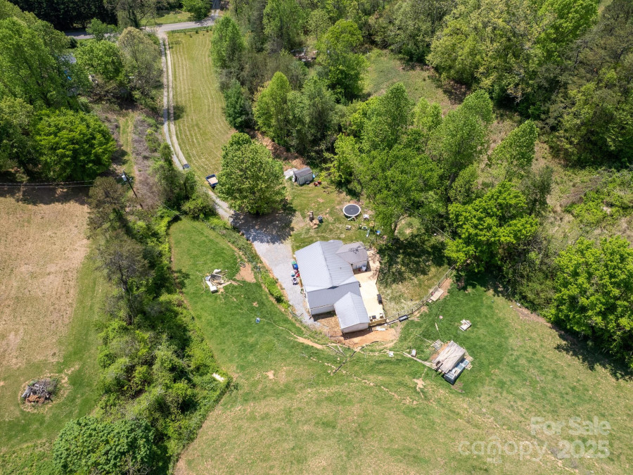 19 Mclean Rd Weaverville, NC 28787