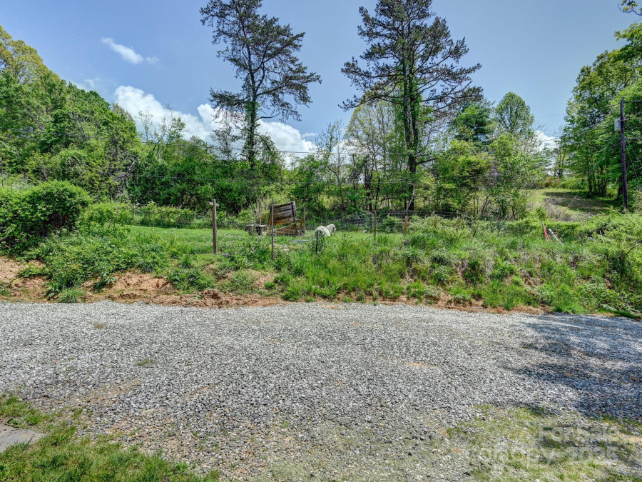 19 Mclean Rd Weaverville, NC 28787