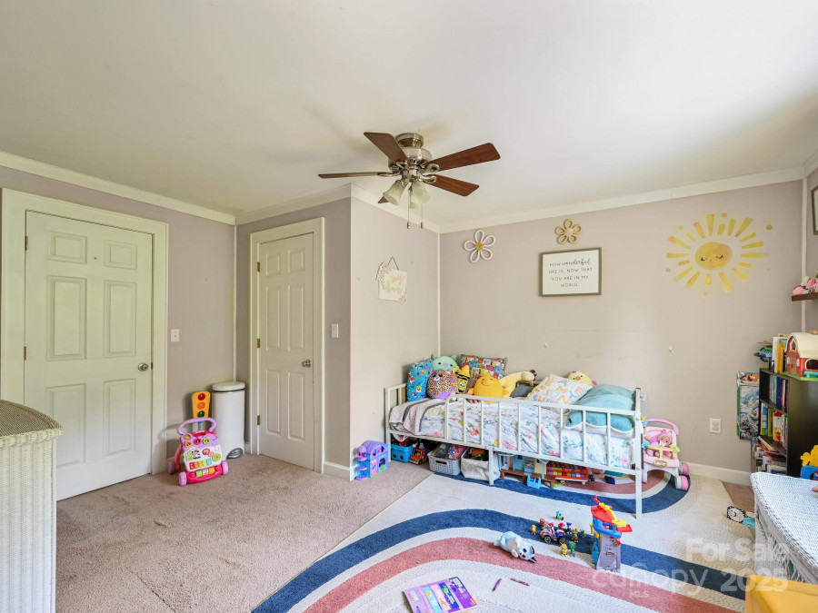 19 Mclean Rd Weaverville, NC 28787