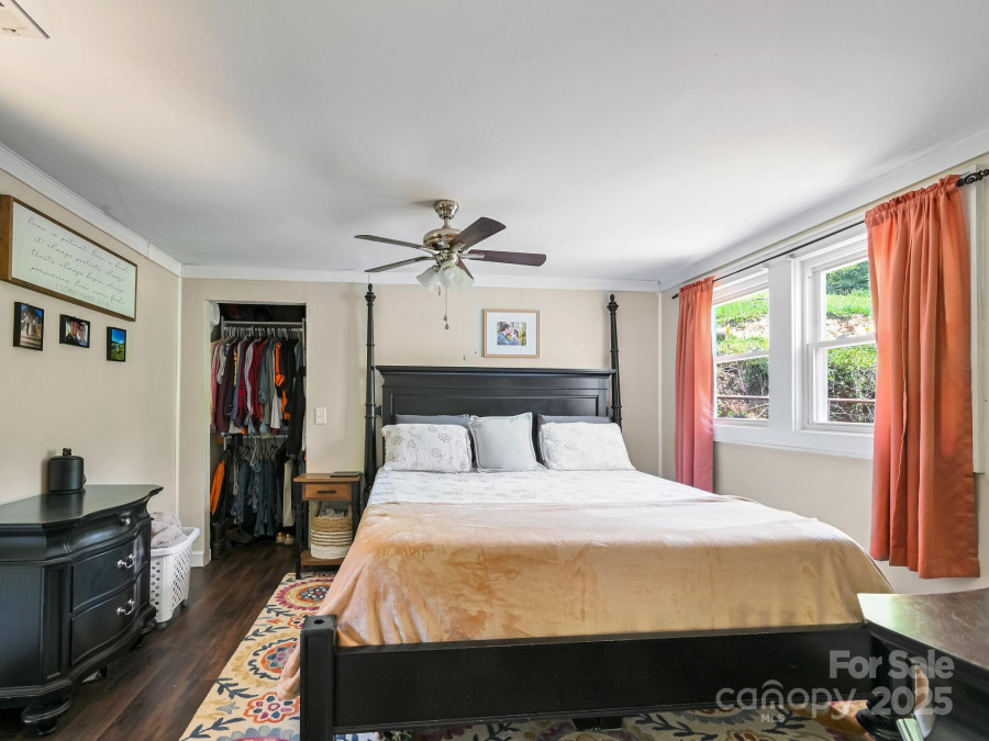 19 Mclean Rd Weaverville, NC 28787