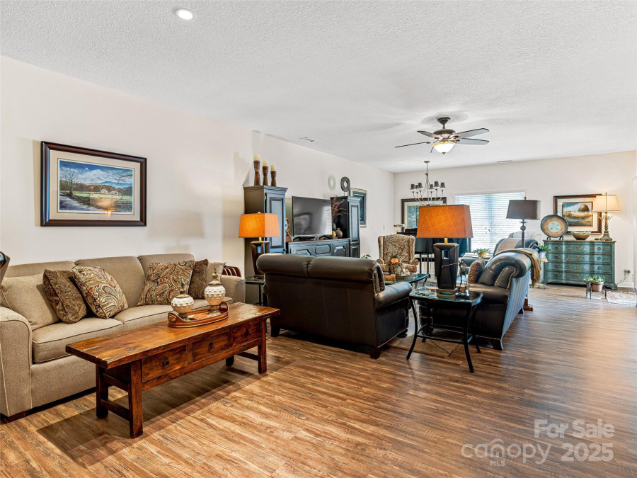 27 Putter Ct Hendersonville, NC 28739