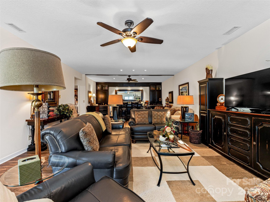 27 Putter Ct Hendersonville, NC 28739