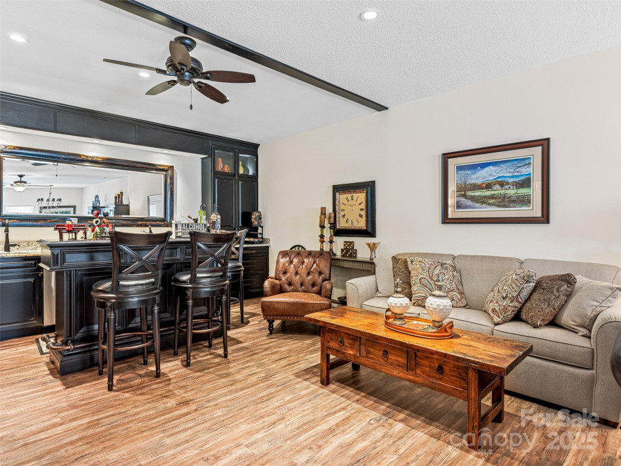 27 Putter Ct Hendersonville, NC 28739
