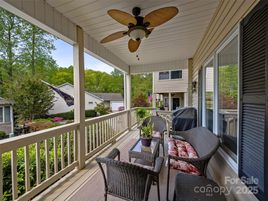 27 Putter Ct Hendersonville, NC 28739