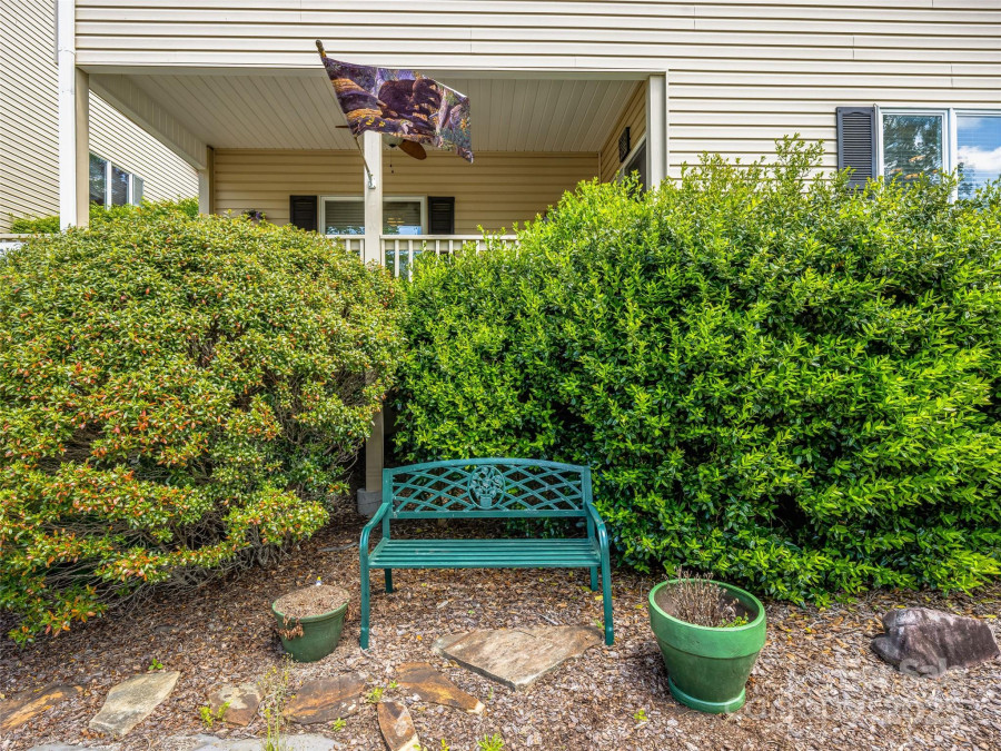 27 Putter Ct Hendersonville, NC 28739