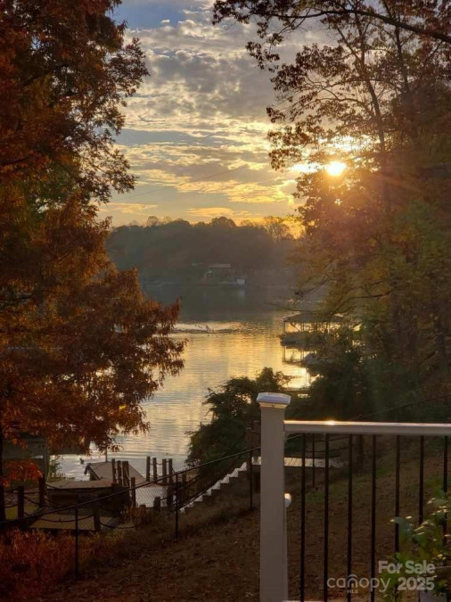 7365 Gabriel St Sherrills Ford, NC 28673