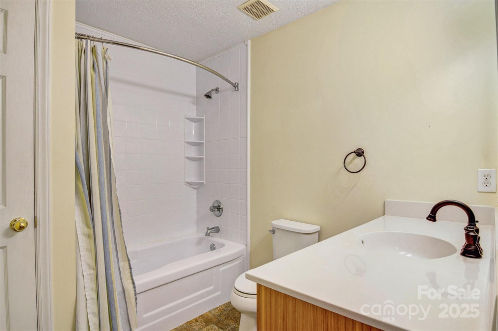 2196 Uphill Ln Lenoir, NC 28645