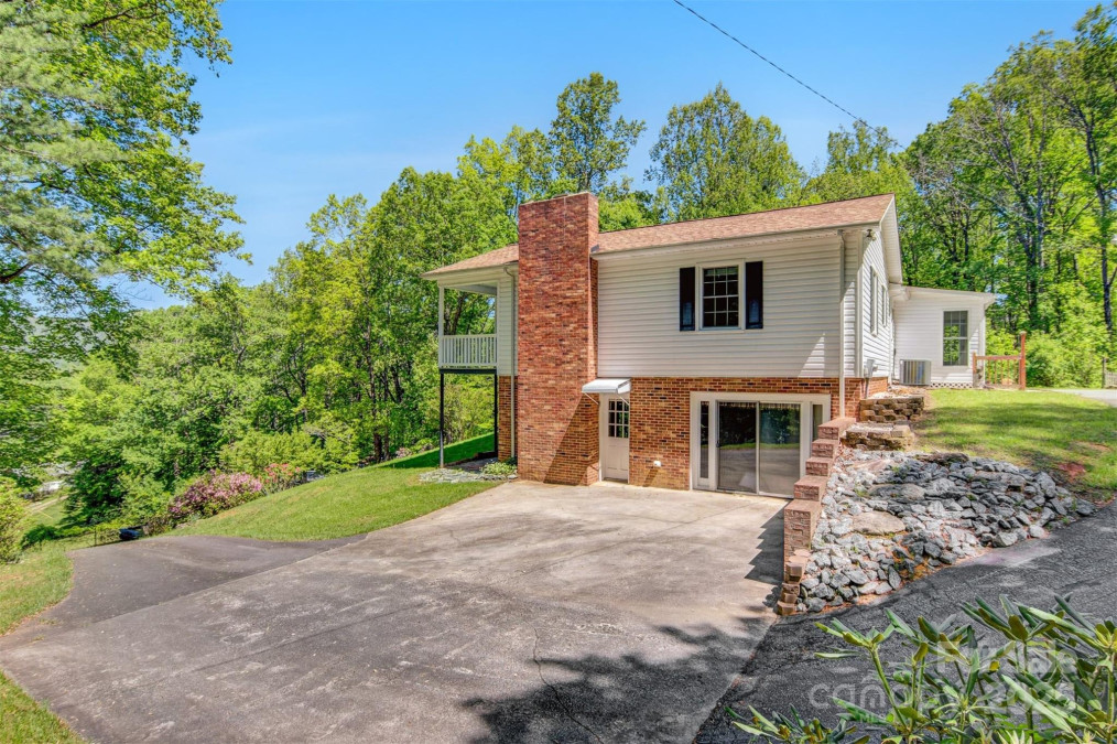2196 Uphill Ln Lenoir, NC 28645
