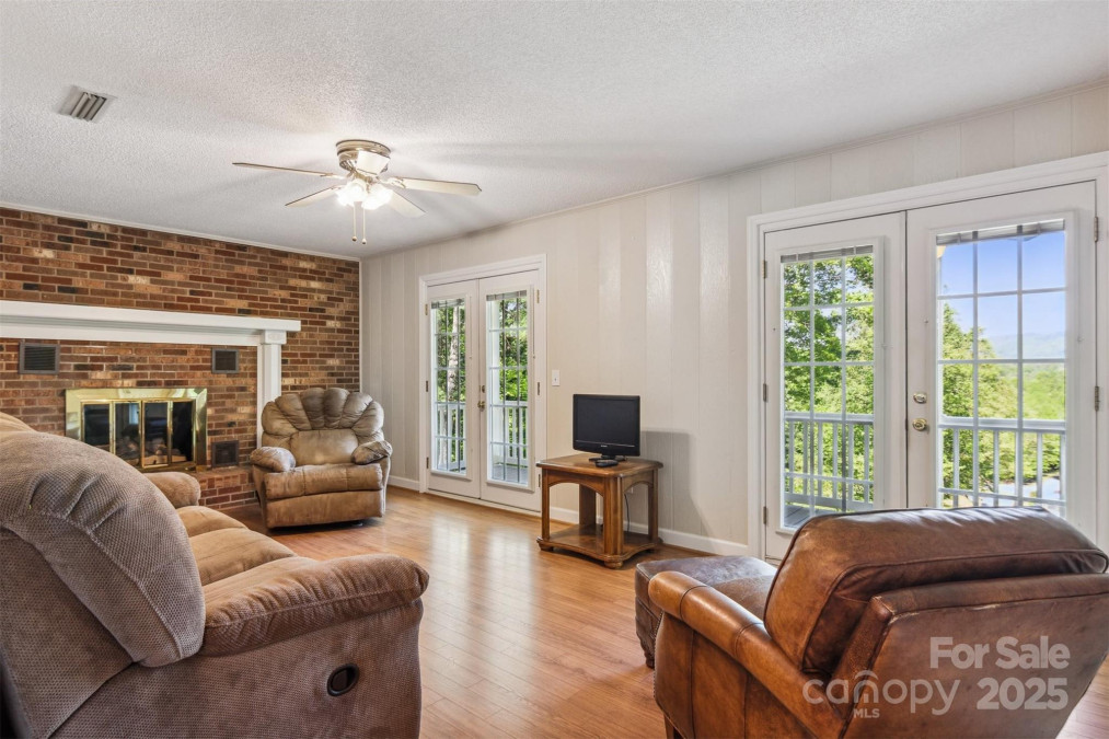 2196 Uphill Ln Lenoir, NC 28645