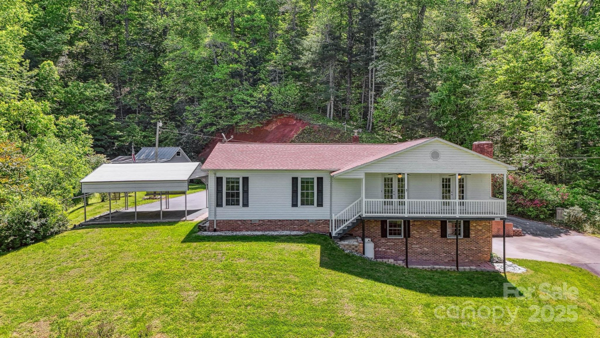 2196 Uphill Ln Lenoir, NC 28645