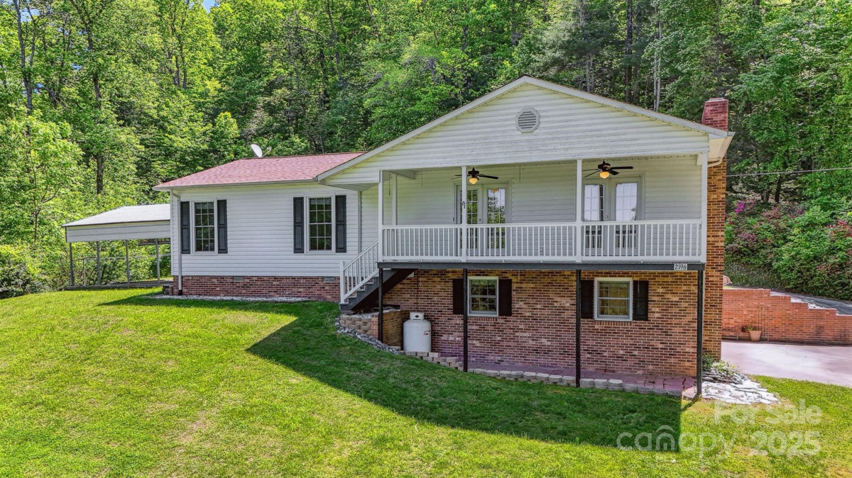 2196 Uphill Ln Lenoir, NC 28645