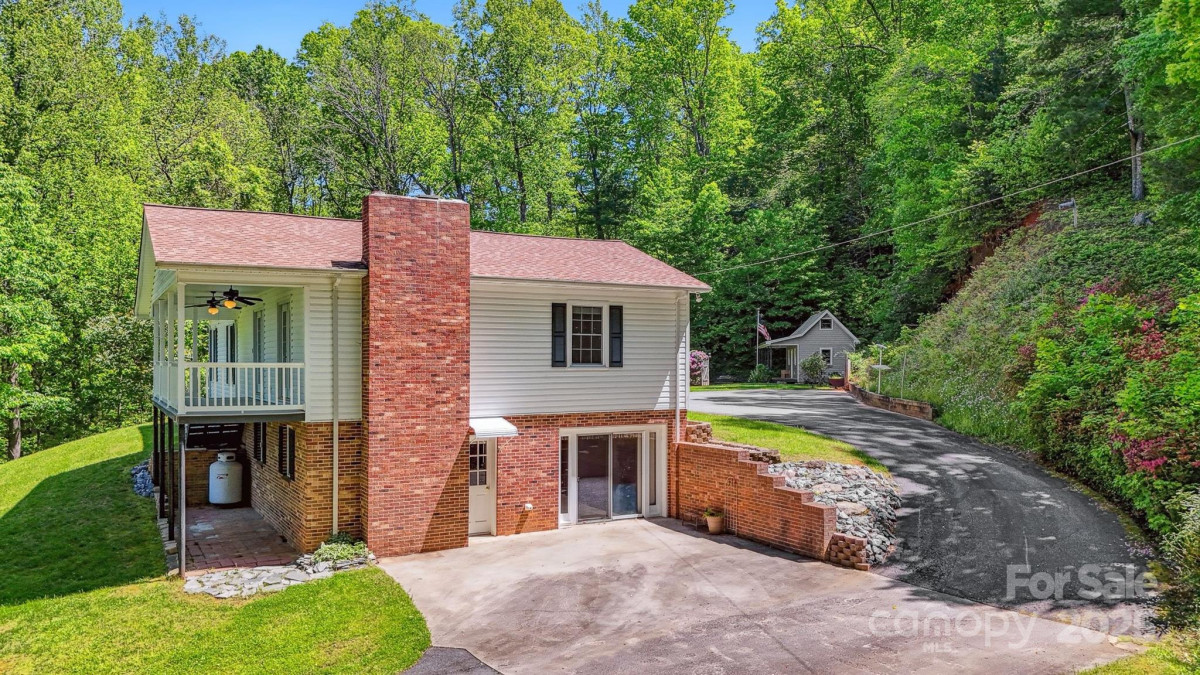 2196 Uphill Ln Lenoir, NC 28645