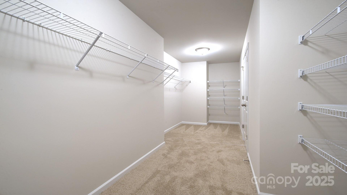 34 Fox Cove Rd Hendersonville, NC 28792