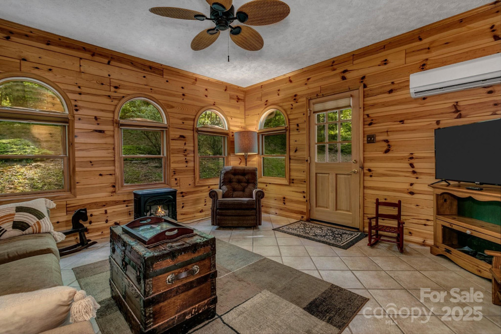 385 Fork Rd Black Mountain, NC 28711