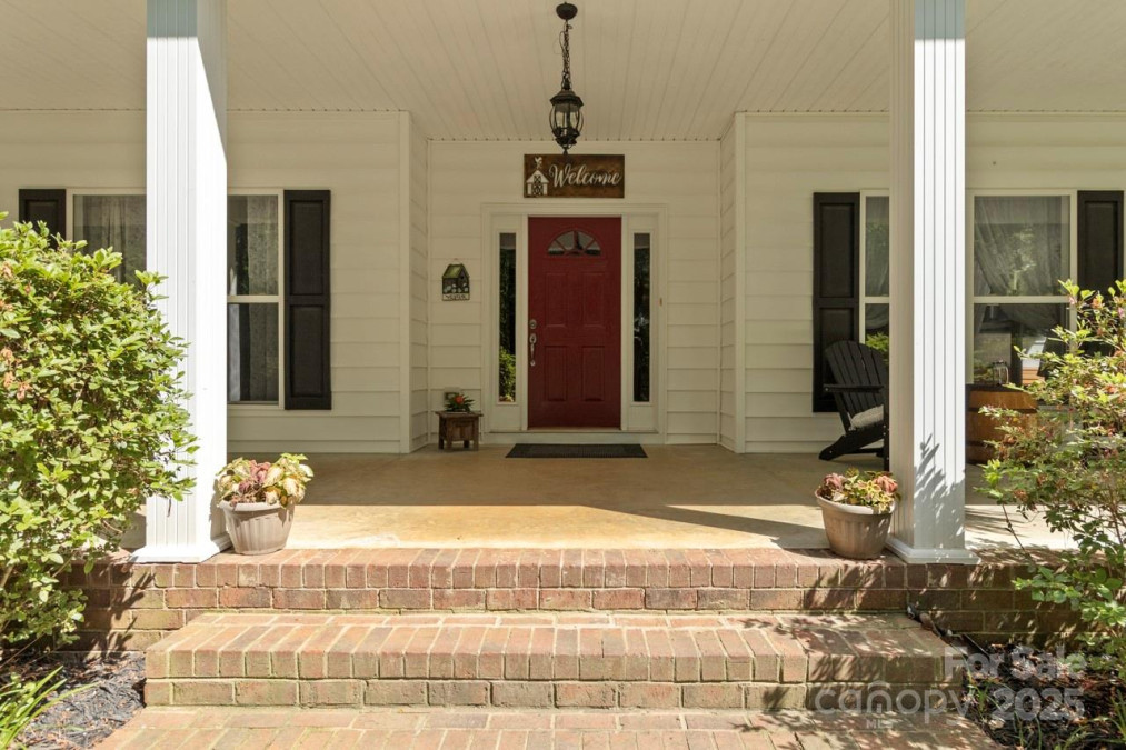 1956 Forest Ridge Dr Stanley, NC 28164