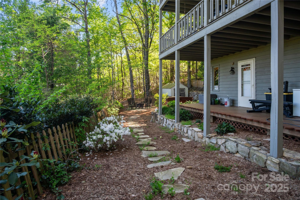 25 Little Falls Dr Tryon, NC 28782
