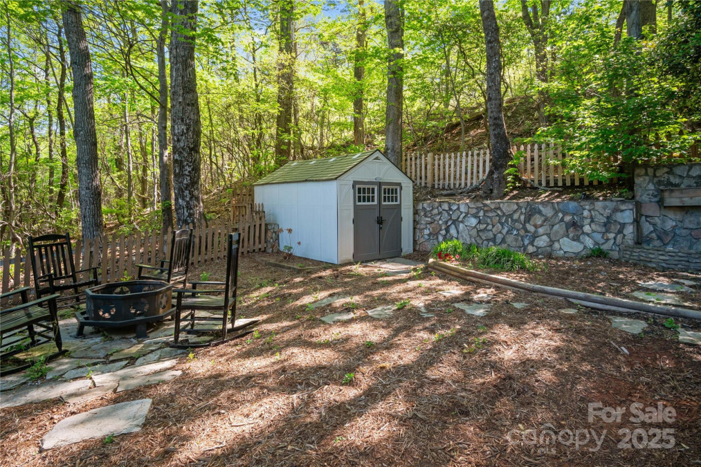 25 Little Falls Dr Tryon, NC 28782