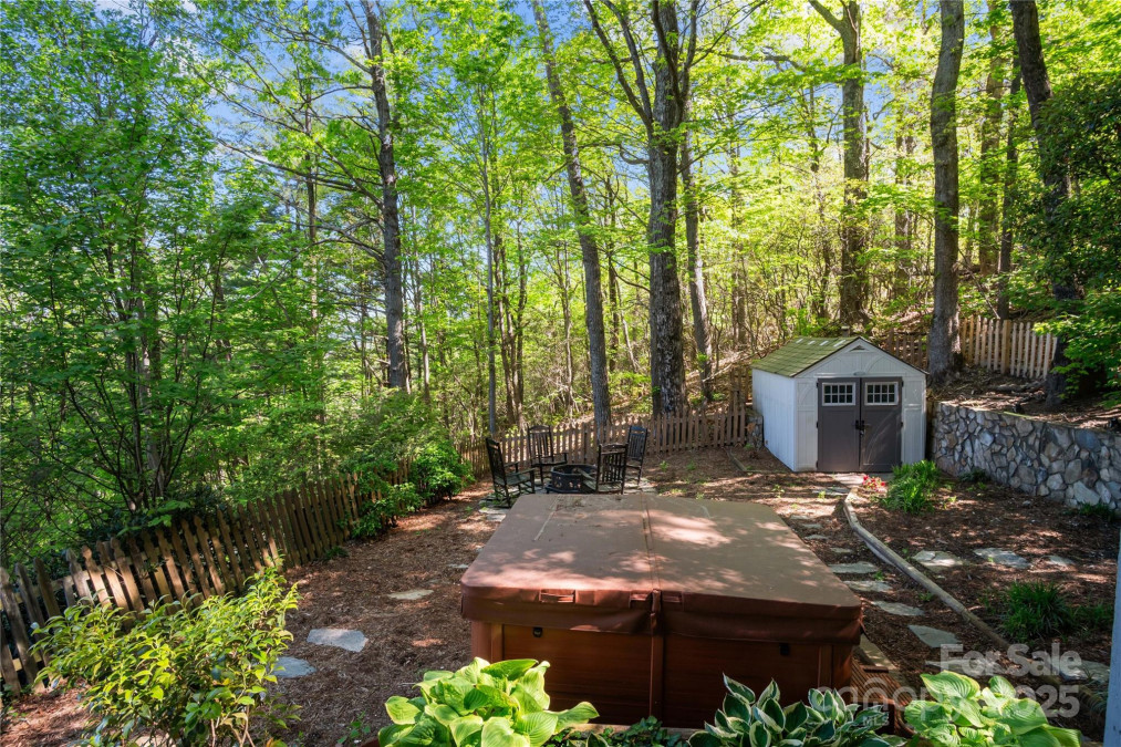 25 Little Falls Dr Tryon, NC 28782