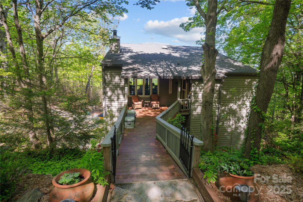 25 Little Falls Dr Tryon, NC 28782