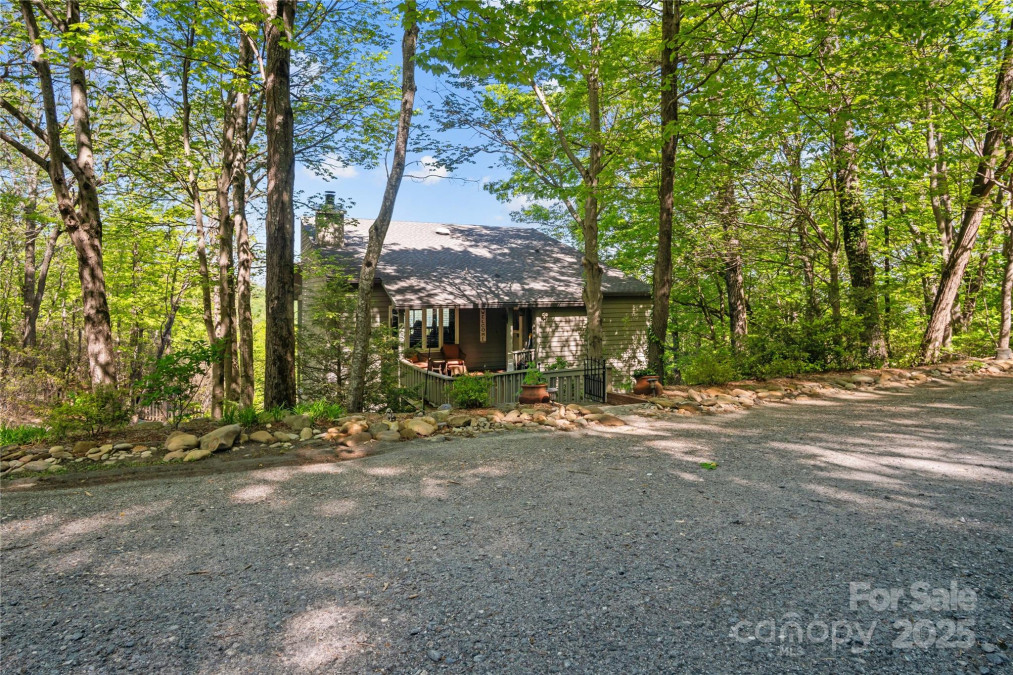 25 Little Falls Dr Tryon, NC 28782