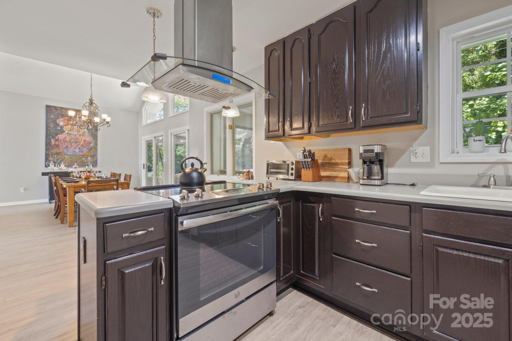2630 Bowden Ln Hendersonville, NC 28792
