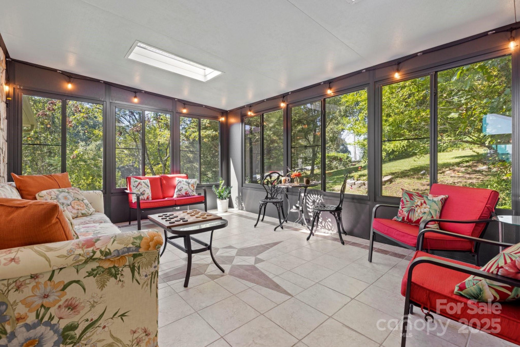2630 Bowden Ln Hendersonville, NC 28792