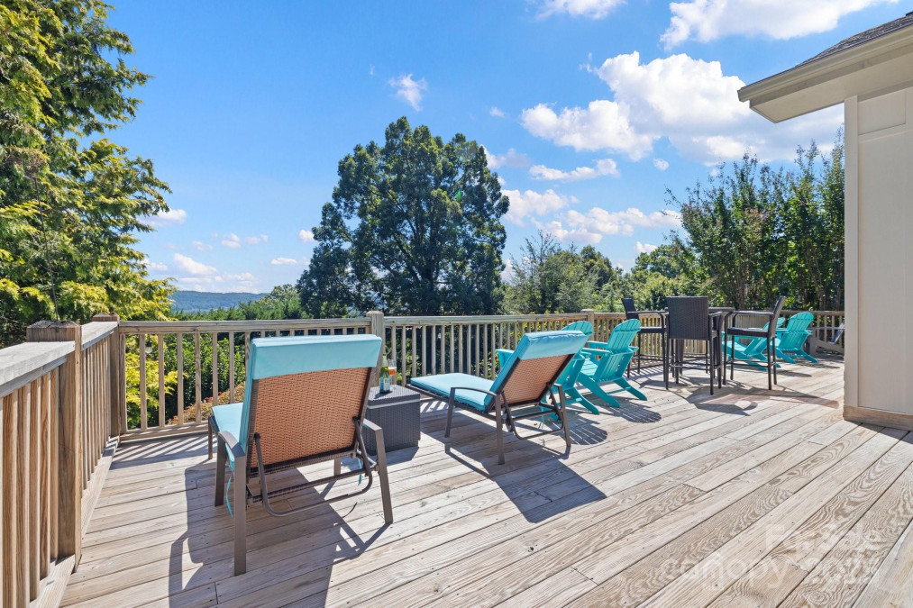 2630 Bowden Ln Hendersonville, NC 28792
