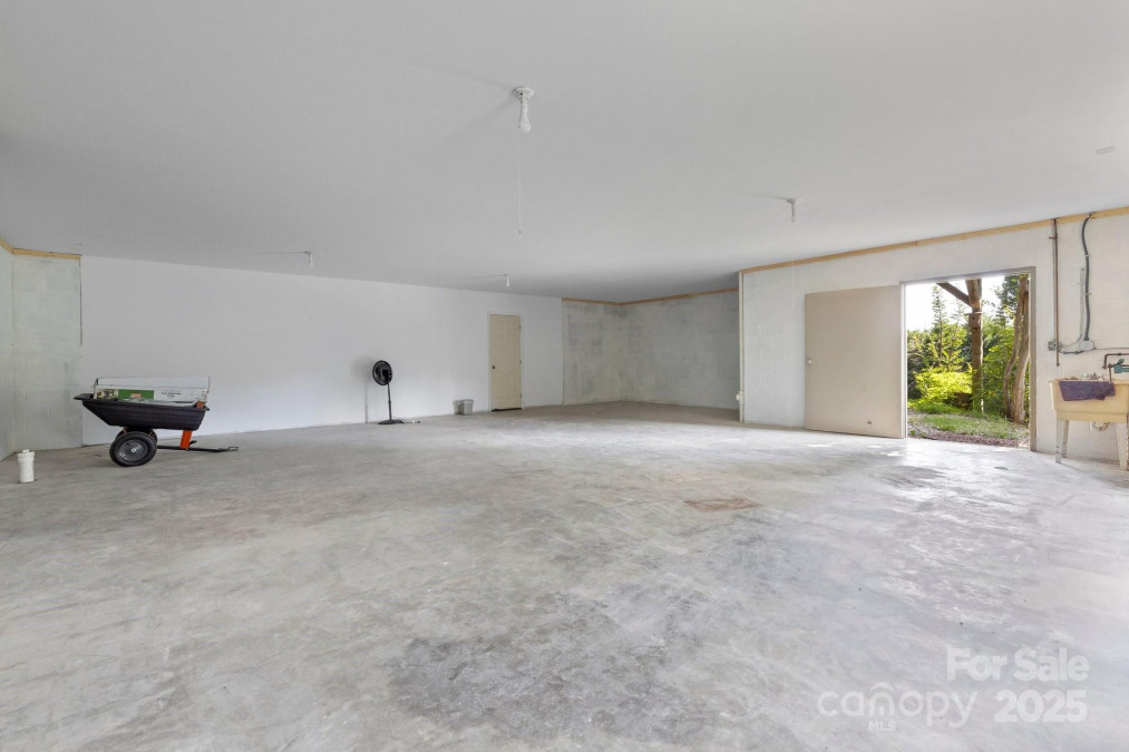 2630 Bowden Ln Hendersonville, NC 28792
