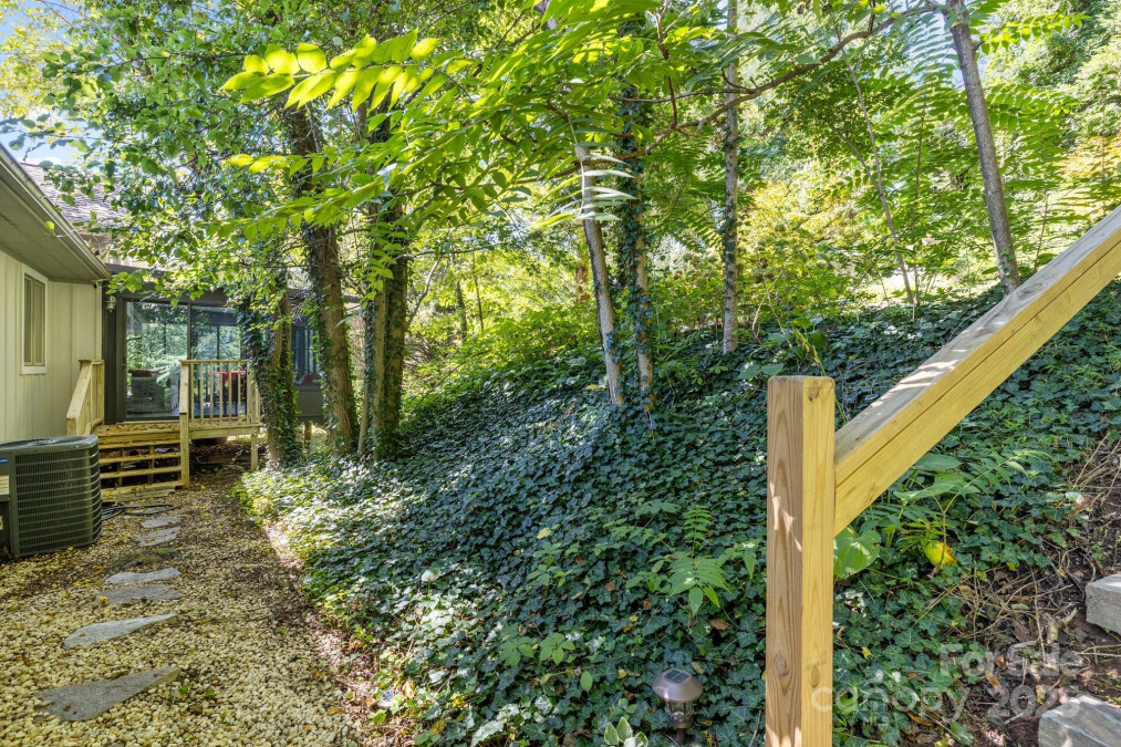 2630 Bowden Ln Hendersonville, NC 28792