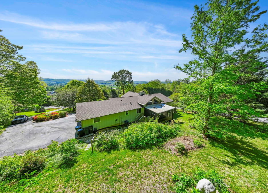 2630 Bowden Ln Hendersonville, NC 28792