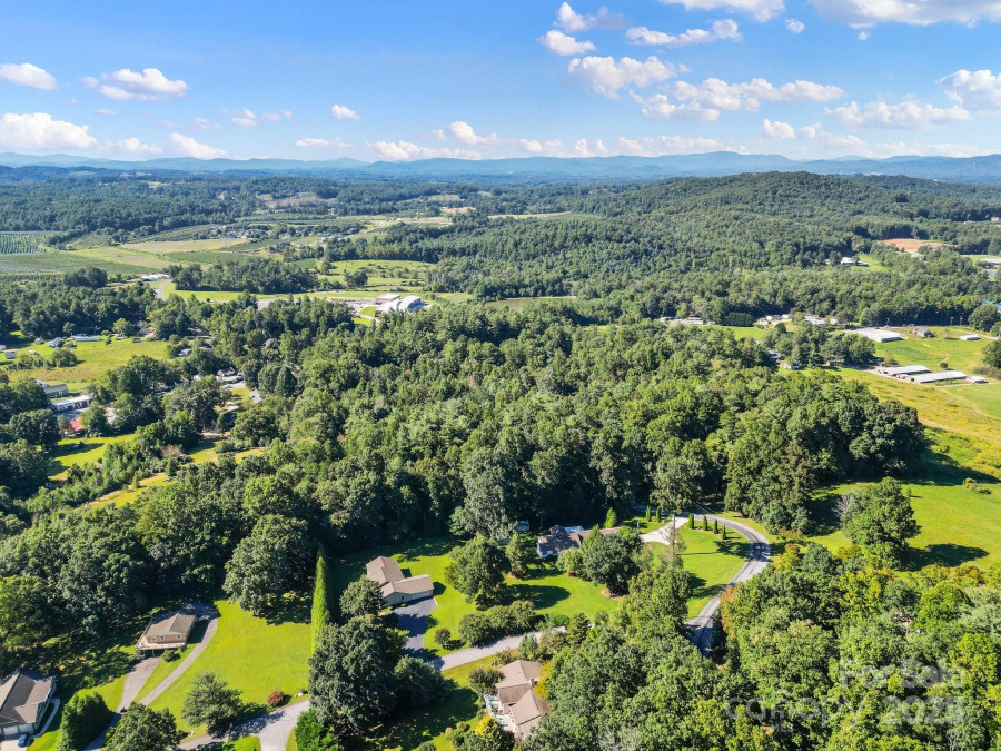2630 Bowden Ln Hendersonville, NC 28792