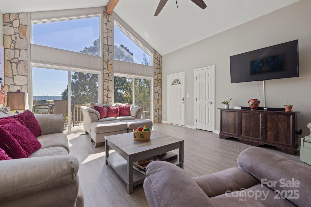 2630 Bowden Ln Hendersonville, NC 28792