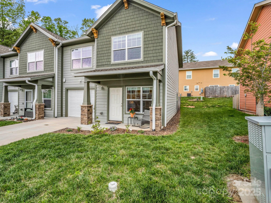 1215 Pauline Trail Dr Arden, NC 28704
