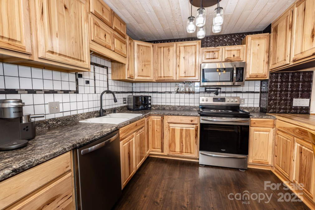 5014 Oxford School Rd Claremont, NC 28610